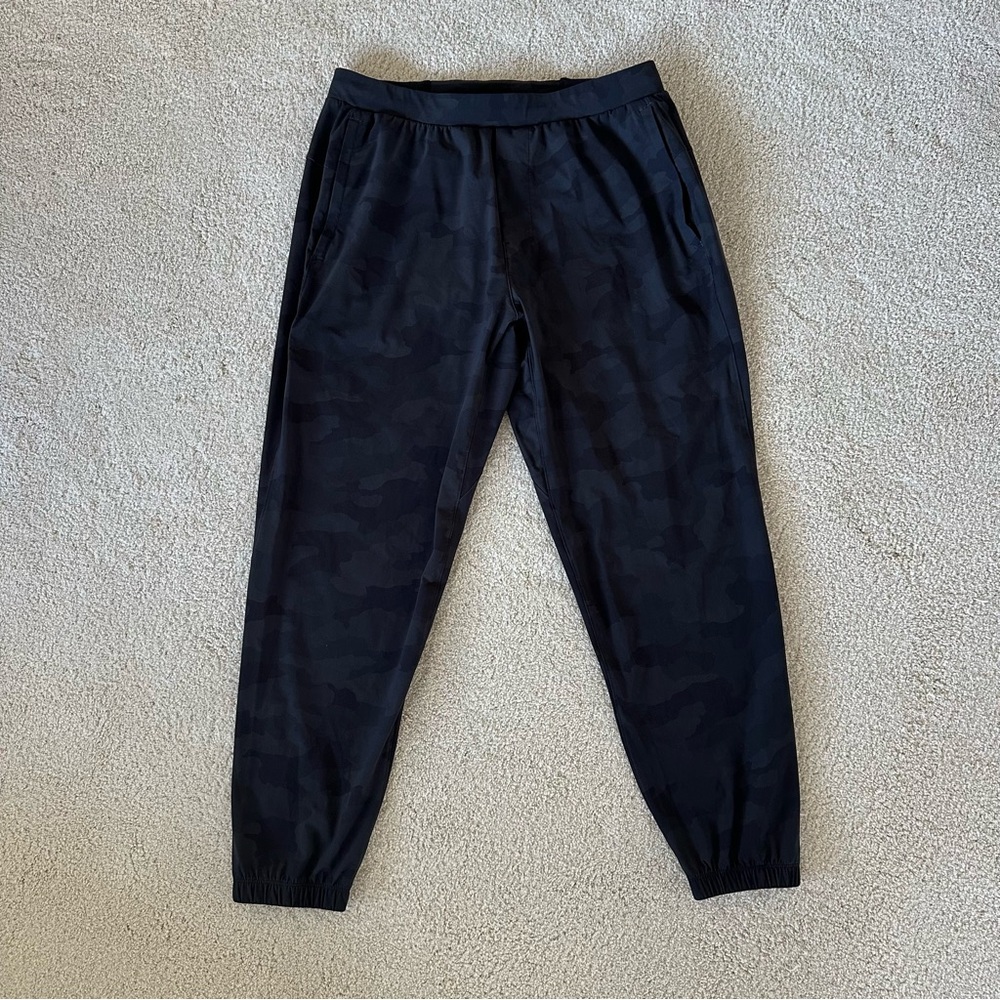 Men’s Lululemon Surge Jogger (Shorter) Heritage 365 Camo Black